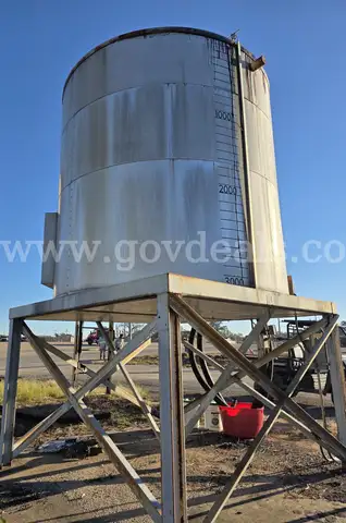 *******  3,000 Gallon Heated Oil/Emulsion Tank ********