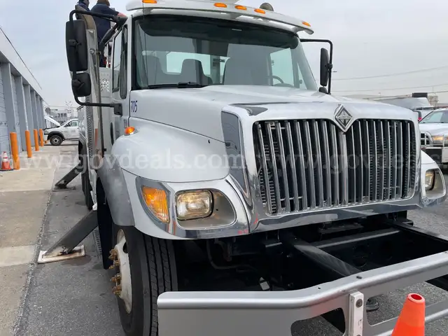 2007 International 7400 Utility Body with Bucket & Boom