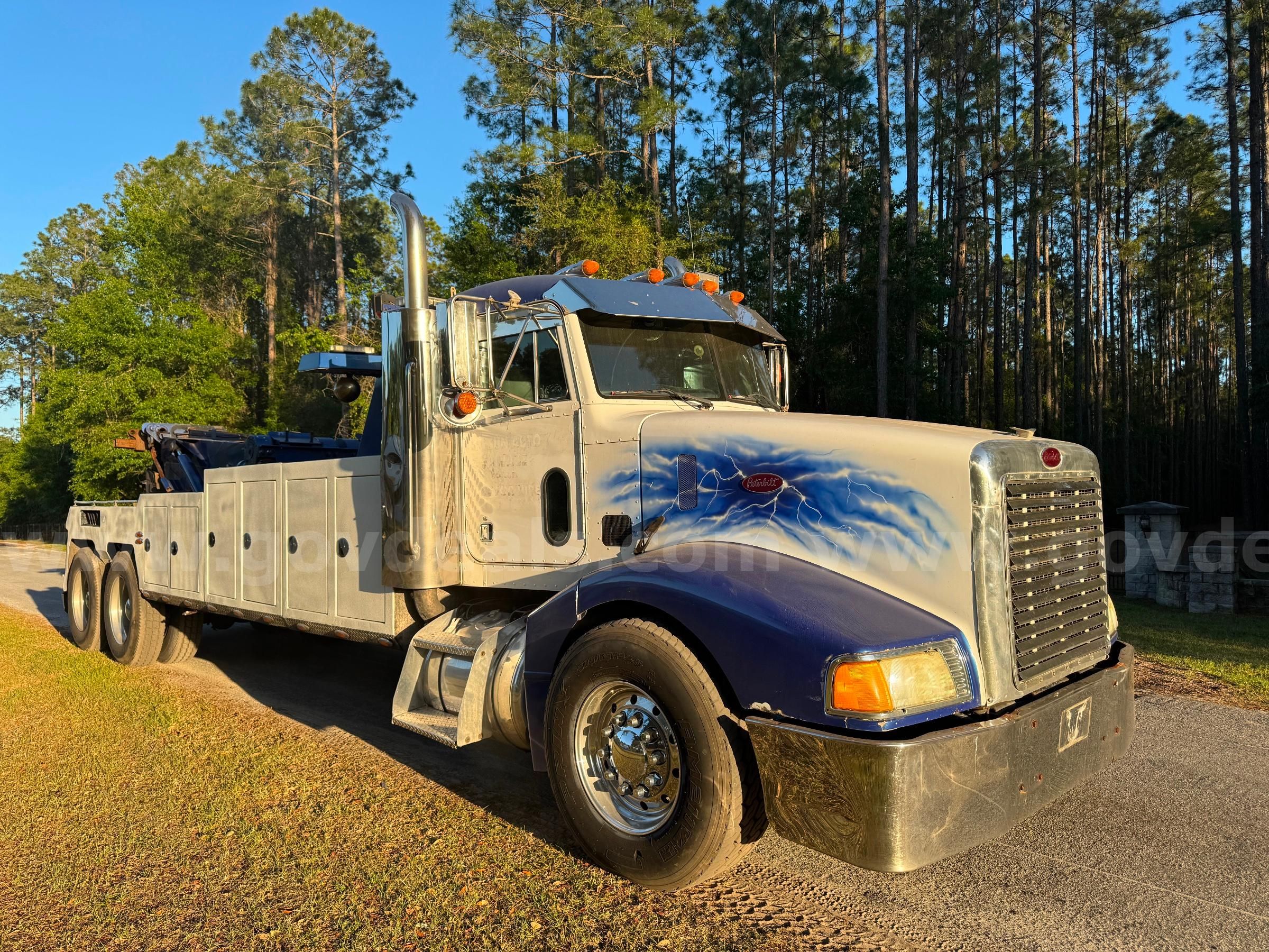 Photo of a 1999 Peterbilt 377