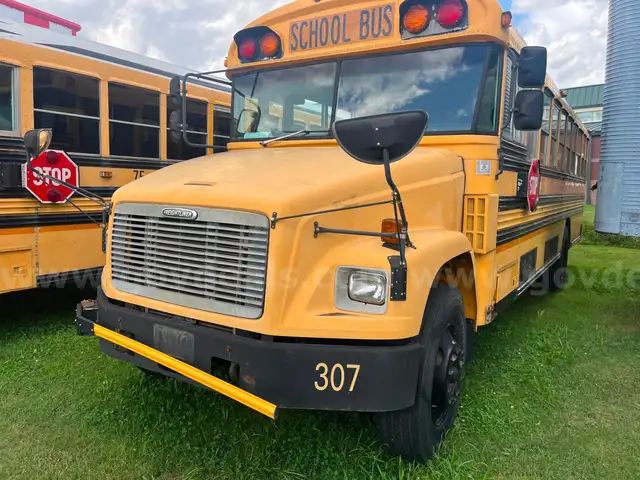 1999 FREIGHTLINER Diesel /Automatic-Air Condition-53k miles-CLEAN TITLE