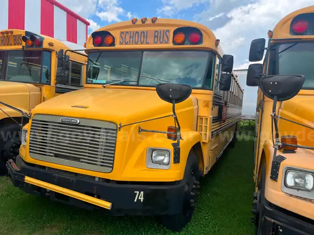 2001 FREIGHTLINER Diesel /Automatic-72 PASS.BUS -10Kmiles-CLEAN TITLE
