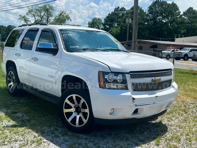 2008 Chevrolet Tahoe 4X4-automatic/TV/DVD-runs/drives - clean title/need battery