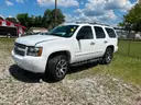 2008 Chevrolet Tahoe 4X4-automatic/TV/DVD-runs/drives - clean title/need battery