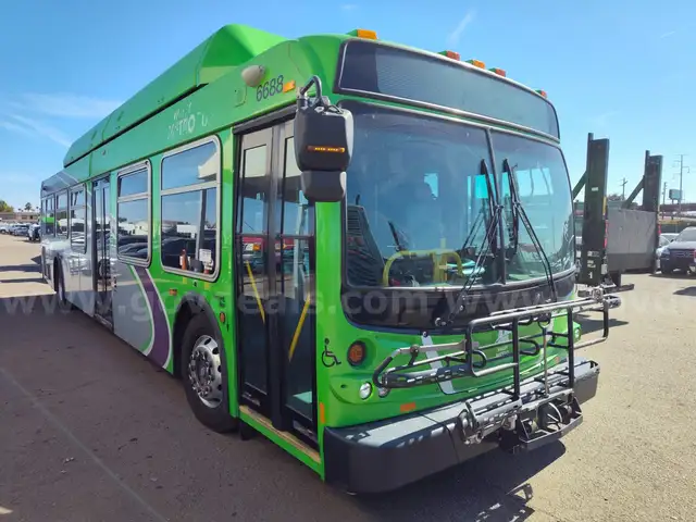 2011 NEW FLYER Transit Bus