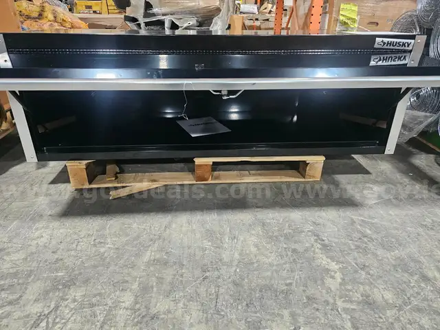 new huskey tool box hutch. all new but  missing the side handles