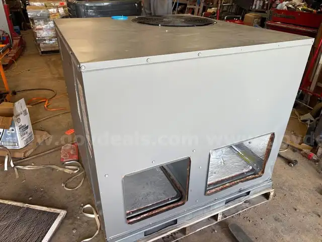 Brand new 3 ton scratch and dent heat pump package unit