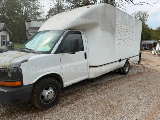 2008 chevy 3500 box truck