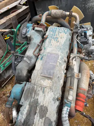 2005 INTERNATIONAL DT466 ENGINE