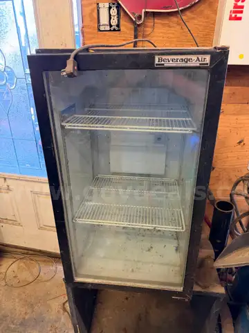 working  beverage air cooler