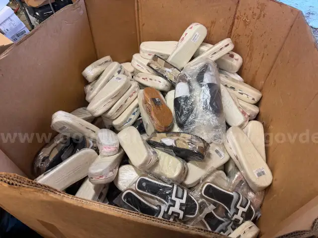PALLET OF NEW SANDALS 250 PAIR ROUGHLY