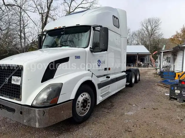 2006 VOLVO NL WITH CUMMINS ENGINE