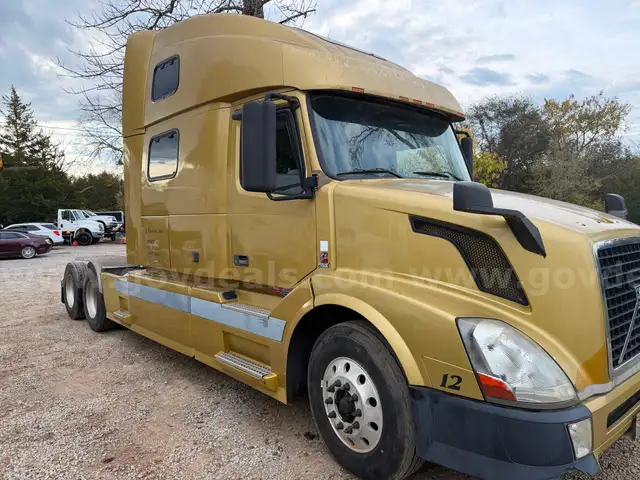 2003 VOLVO NL WITH CUMMINS ENGINE