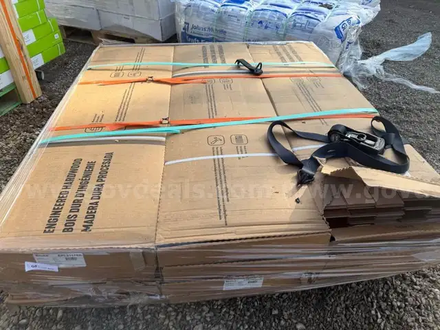 335 ft.² of Bruce engineered hardwood retail $1500