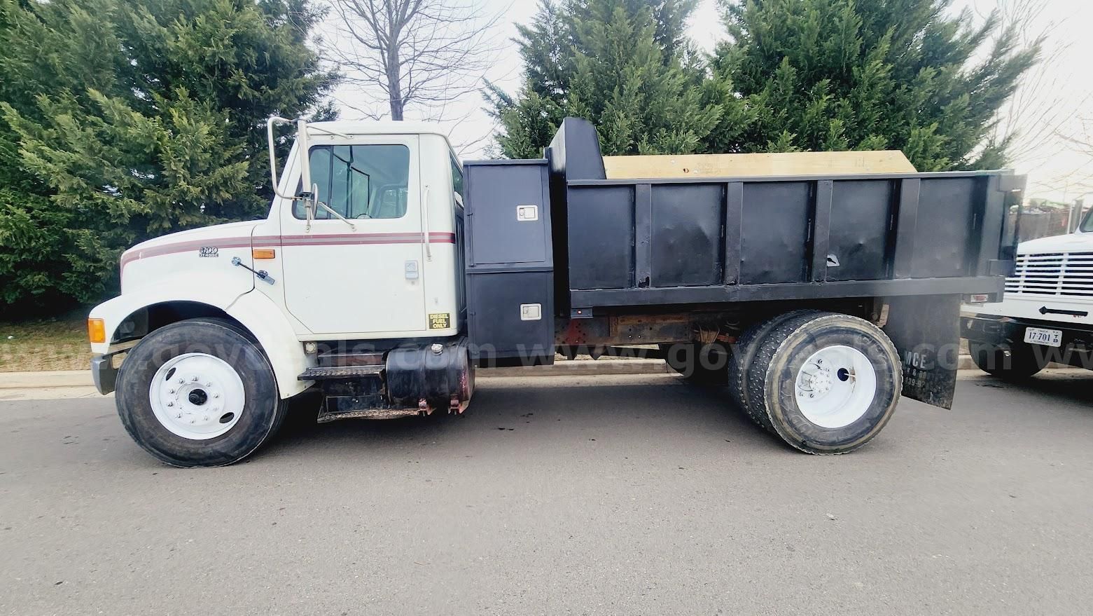 Photo of a 1999 International 4700 DT466