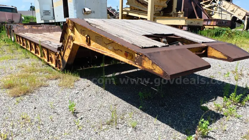 1981 Heavy Haul Tri-Axle Lowboy Trailer