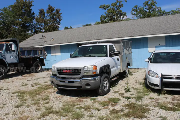 2005 GMC Sierra 2500HD Work Truck 2WD