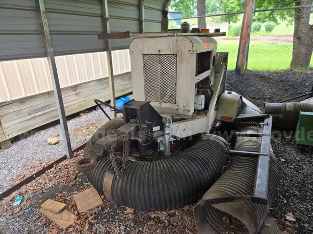 Giant Leaf Vac