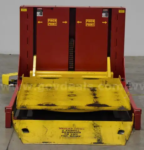 Southworth PalletPal Roll-On Leveler with Turntable &#x2013; 2,500 lb Capacity