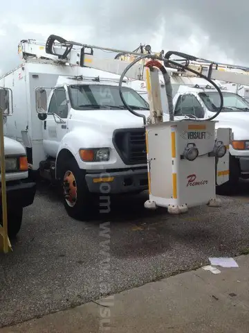 2000 Premier Deicer Truck