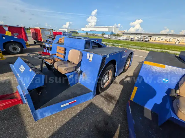 1997 FMC B300 Aircraft Tow Tractor
