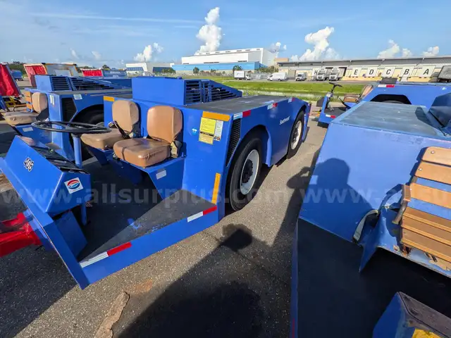 1997 FMC B300 Aircraft Tow Tractor