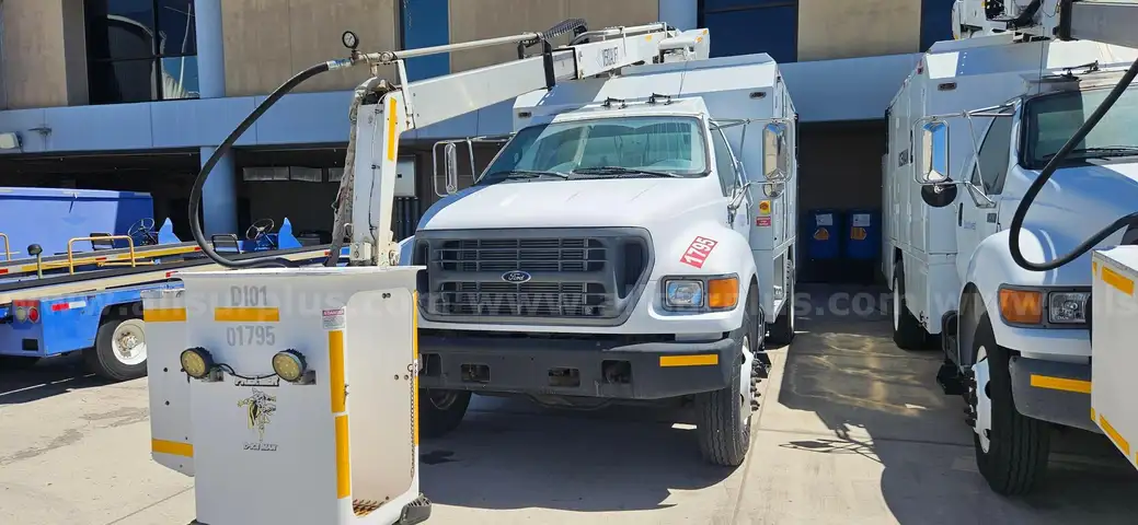 2000 Ford F-750 Regular Cab 2WD DRW
