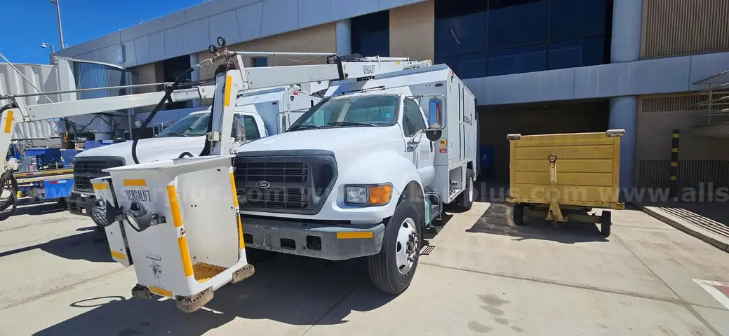 2000 Ford F-750 Regular Cab 2WD DRW