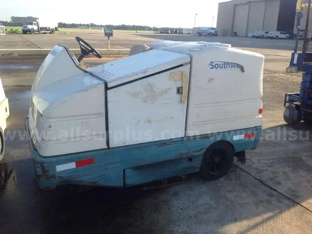 Tennant  7400 Floor scrubber