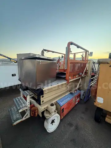 2003 JLG GS240 2658-3 Wheel Chair Lift