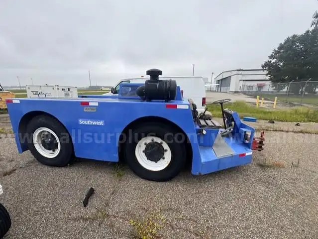 1995 FMC B300 Aircraft Tow Tractor