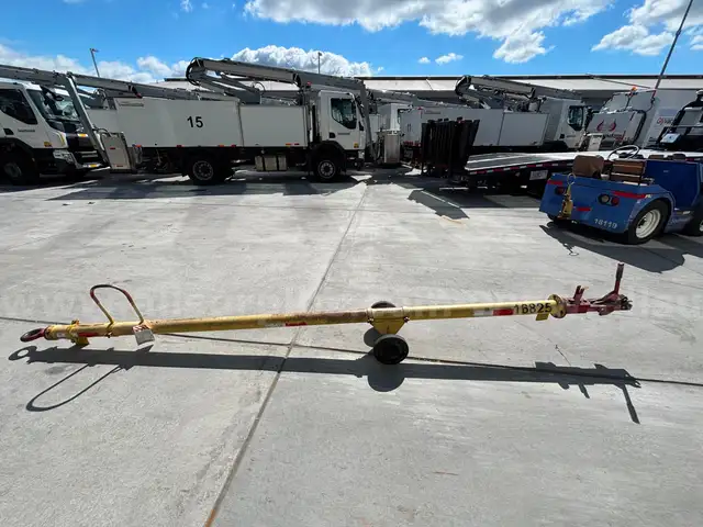 2000 Hall Industries TB-9267 Tow Bar