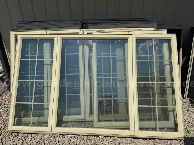 One large bay window with crank outs on each side
