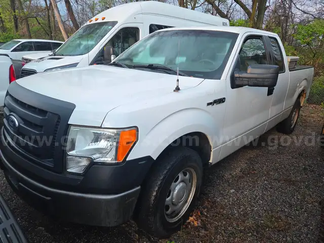 2011 Ford F-150 XL SuperCab 6.5-ft. Bed 2WD w/Tommy Gate
