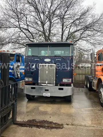 2000 Peterbilt 362.  ***COE****. CABOVER