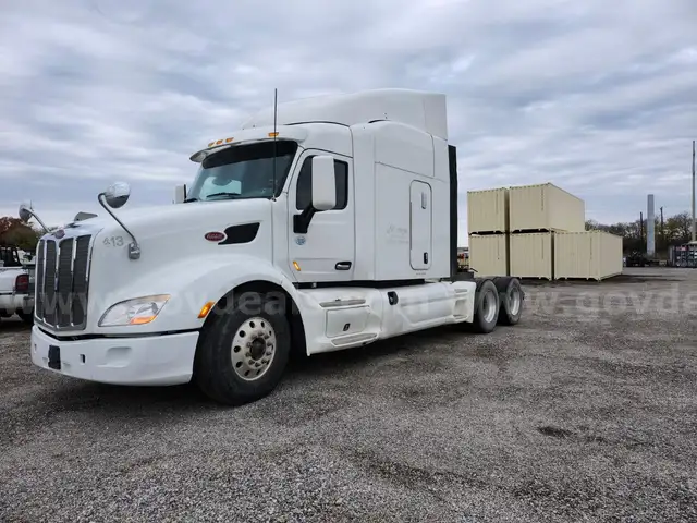 2016 Peterbilt 579 T/A Sleeper Truck Tractor