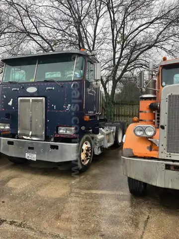 2000 Peterbilt 362.  ***COE****. CABOVER