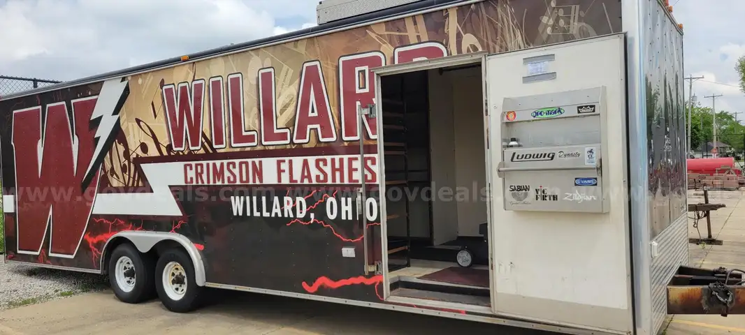1999 Haulmark Enclosed 28&#x27; Trailer