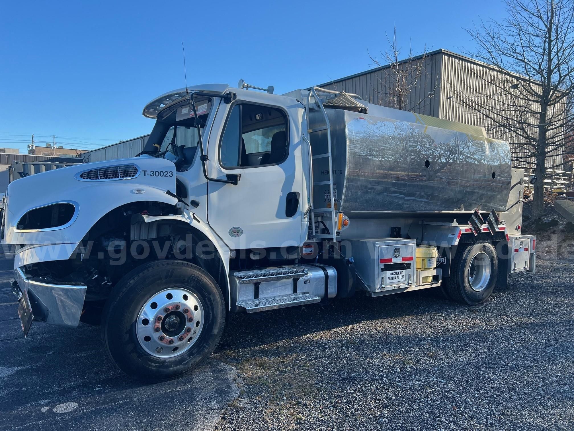 Photo of a 2021 Freightliner M2 106