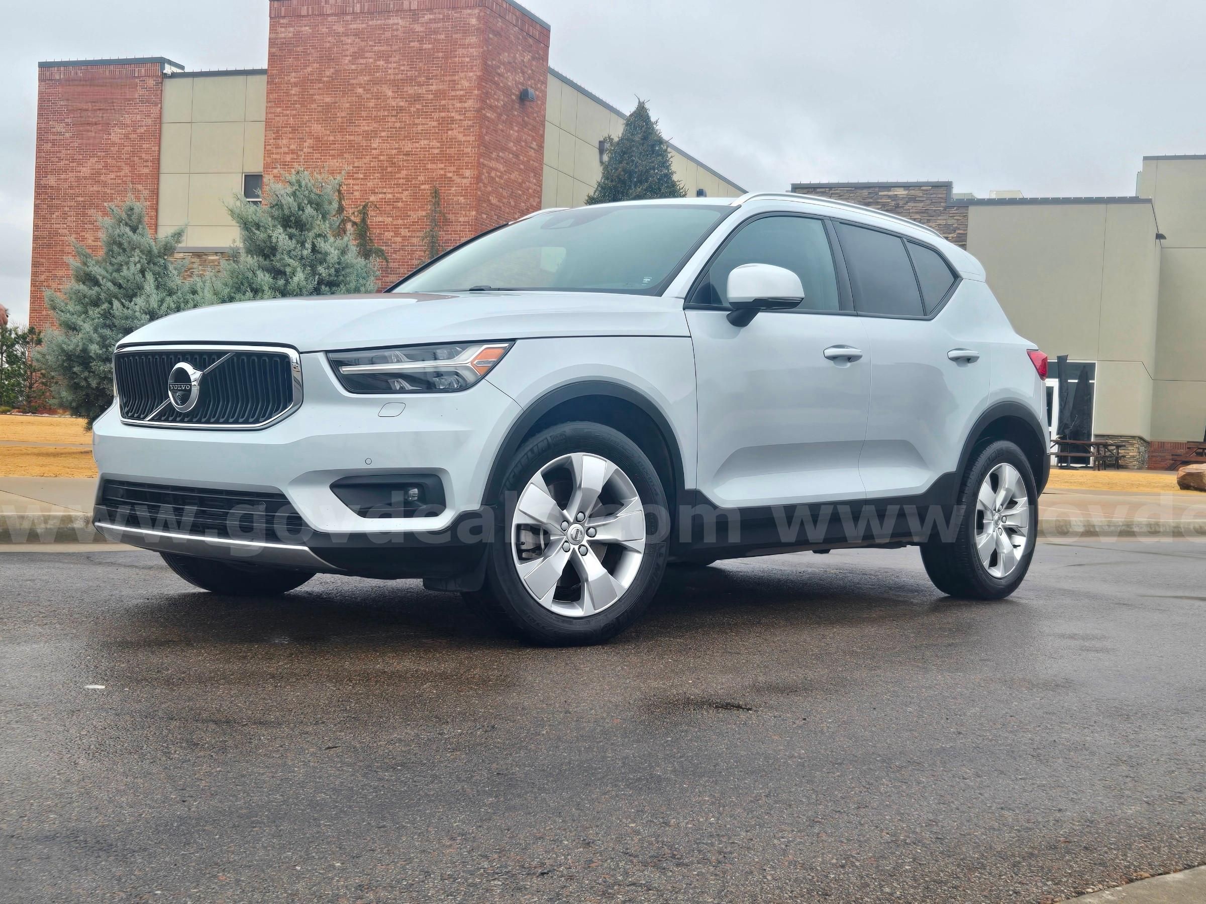 Photo of a 2021 Volvo XC40 Momentum T5 AWD