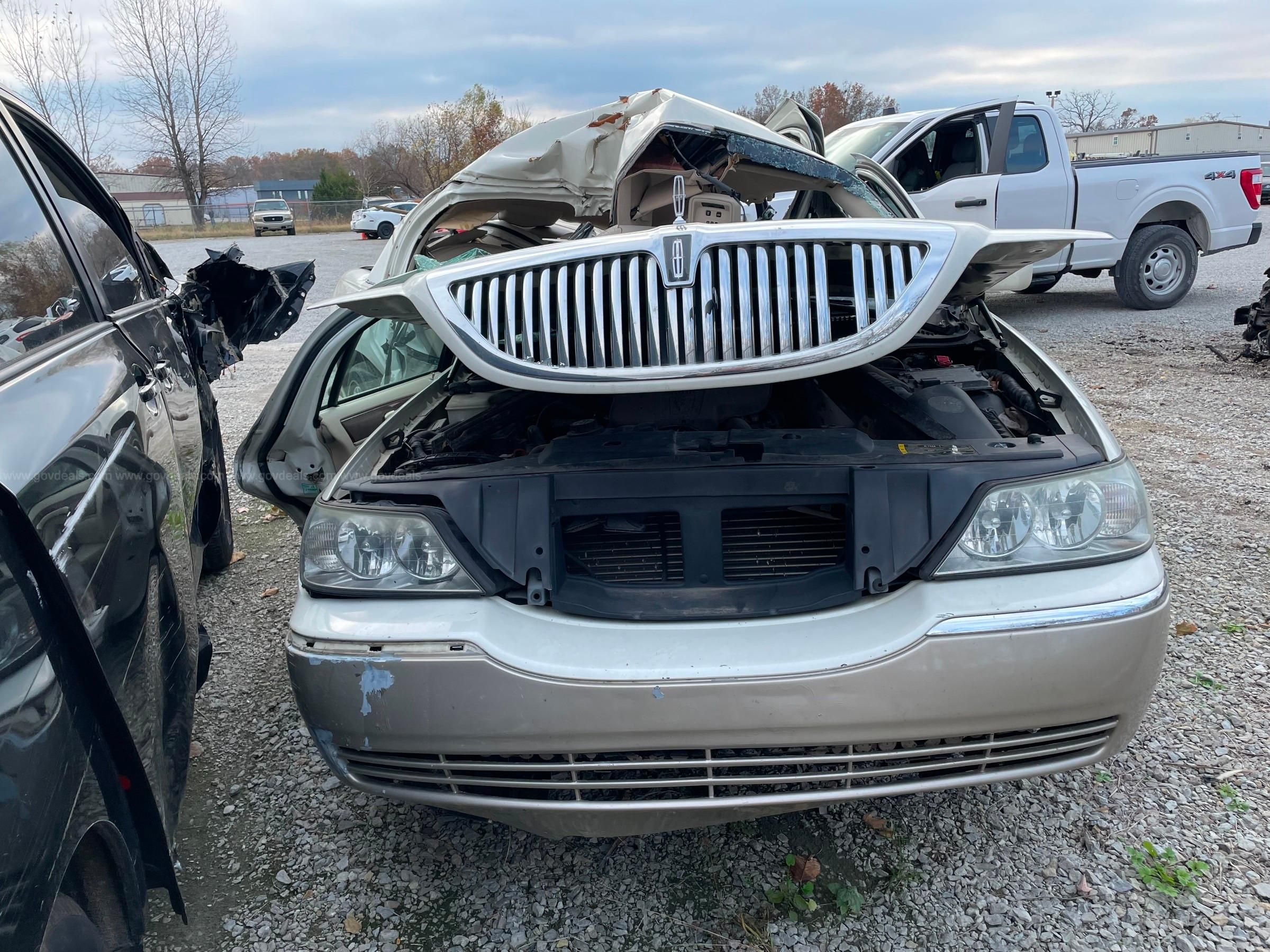 2005 Lincoln Town Car | GovDeals