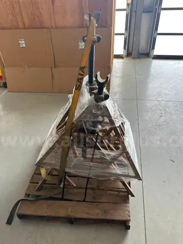 4 Units (Approx) Pipe stands