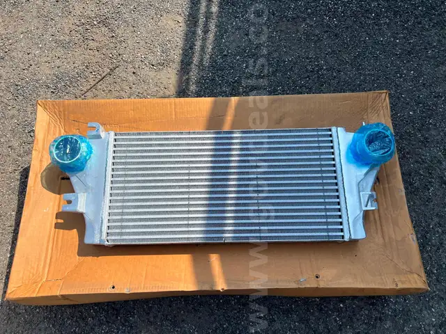 NEW Freightliner Charge Air Cooler/Intercooler BHT E2638
