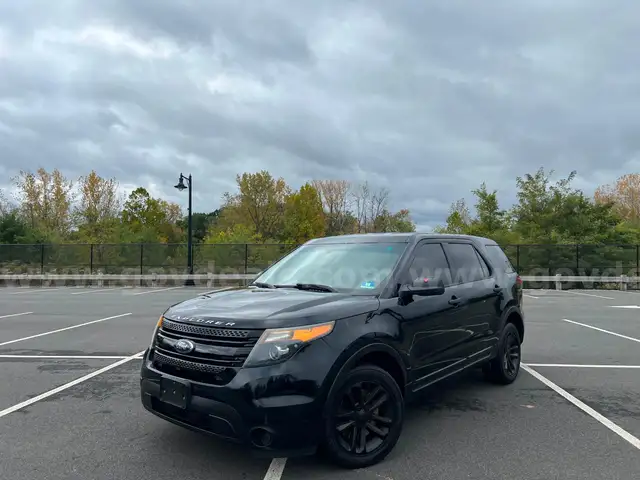 2014 Ford Explorer AWD with third row seating.