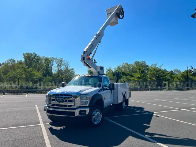 2015 Ford F-550 Bucket Truck Turbo Diesel Low Miles
