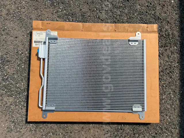 NEW Freightliner AC condenser BHT P5631001