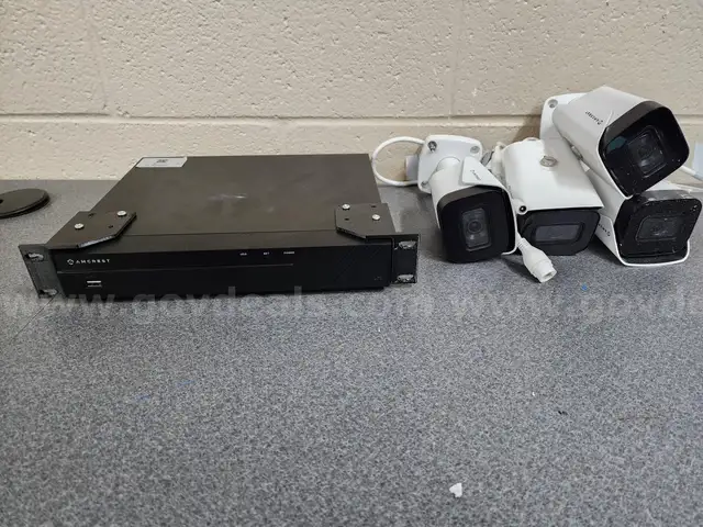 Amcrest Camera NVR with 4 Cameras *NO SHIPPING*