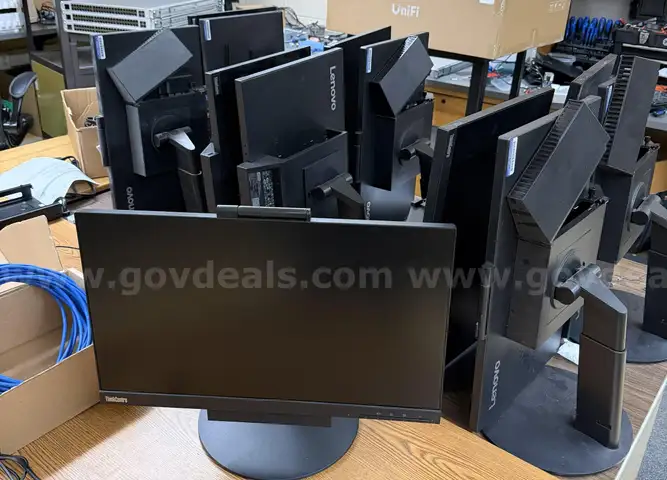 Lot of Lenovo ThinkCentre Monitors *NO SHIPPING*