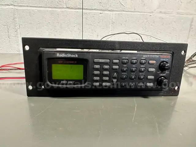 Radio Shack PRO-2067 Scanner W/Magnetic Antenna-WILL SHIP