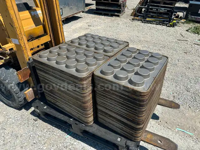 Large Lot Of Used Chicago Metallic 43037 Commercial Bakery Mini Cake Pans-WILL SHIP