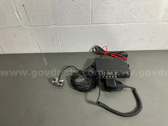 Motorola GTX Mobile Radio W/Antenna -WILL SHIP